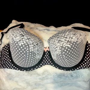 Victoria’s Secret bra (36DDD) and panty (medium) set.